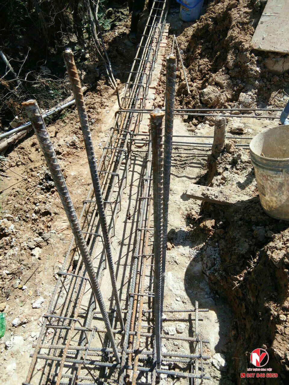 Công đoạn rào khung sắt chuẩn bị đổ bê tông