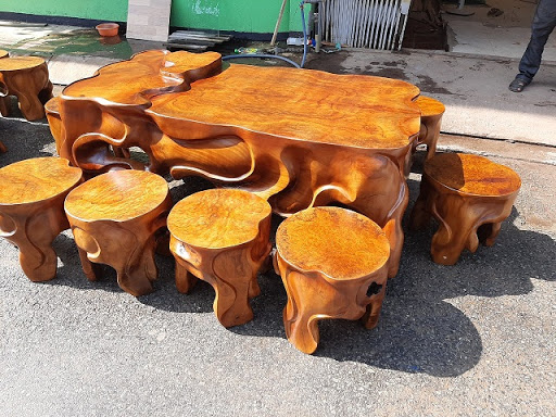 Bàn ghế gốc gỗ tự nhiên