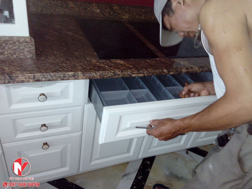 Cải tạo tủ bếp nhà chung cư đẹp tại Nga Việt