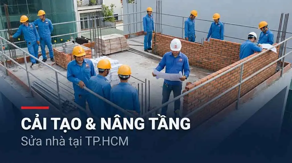 Ảnh minh họa công nhân xây tường khi cải tạo, nâng tầng nhà, kèm tiêu đề “Cải tạo & nâng tầng – Sửa nhà tại TP.HCM”.