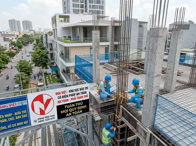 Kỹ sư giám sát thi công phần thô bê tông cốt thép nhà phố Nga Việt Kỹ sư giám sát thi công phần thô bê tông cốt thép nhà phố Nga Việt